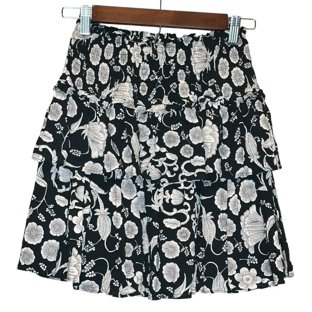 Anthropologie Black Tiered Floral Lined Mini Skirt Women’s Size XSP - Picture 1 of 8